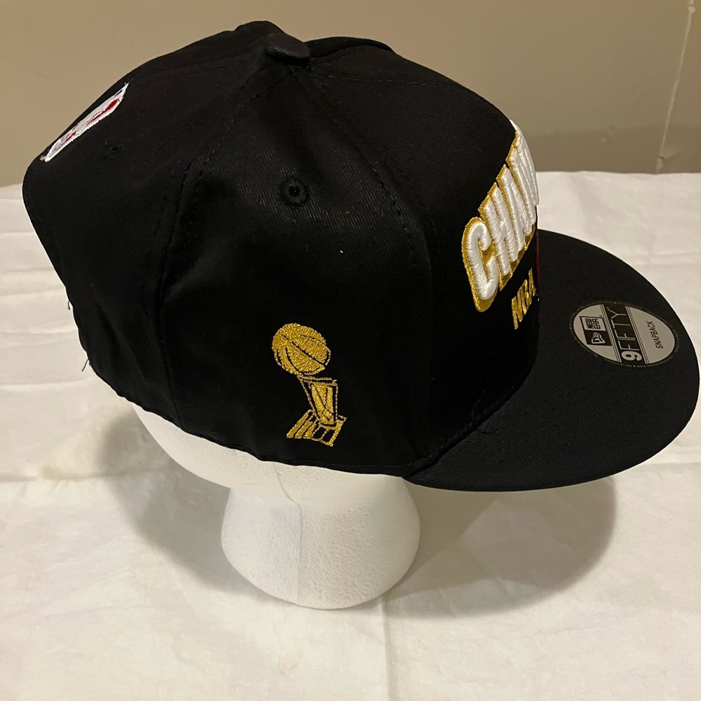 Toronto Raptors Cap - Picture 2 of 4